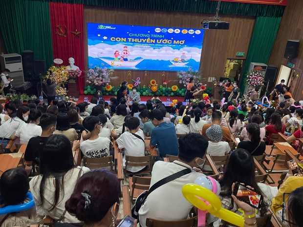 Chương trình “Con thuyền mơ ước” nhằm hưởng ứng tháng nhận thức về ung thư trẻ em 2022. (Ảnh: PV/Vietnam+)
