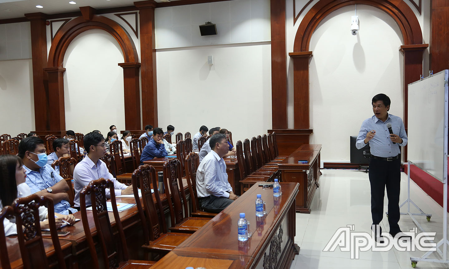 Tước trong trao đổi với cán bộ, viên chức.