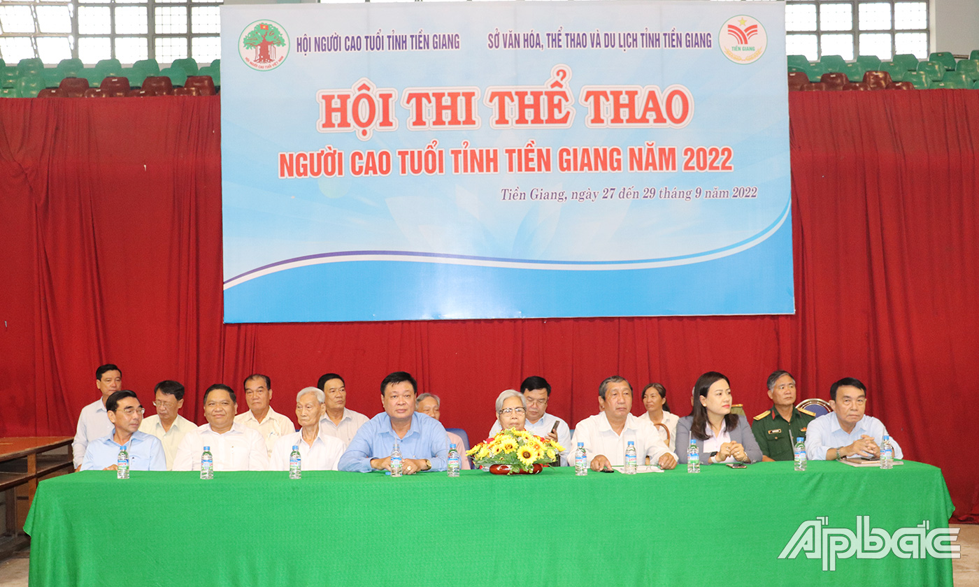 Các đại biểu tham dự lễ khai mạc Hội thao Người Cao tuổi tỉnh Tiền Giang năm 2022.