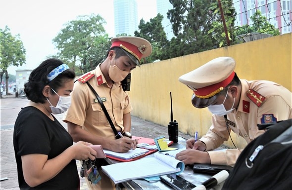 Công an Hà Nội xử lý các hành vi vi phạm trật tự an toàn giao thông.