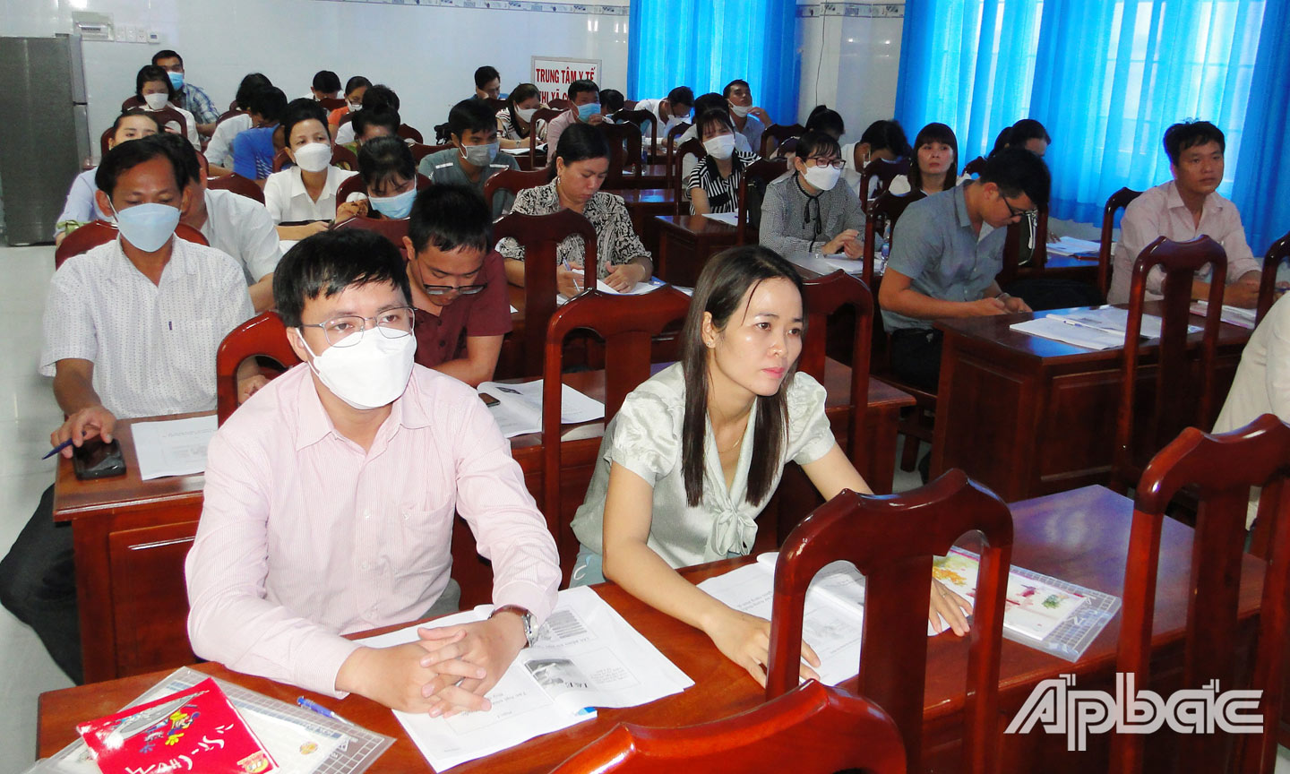 Báo cáo viên khoa truyền thông CDC cập nhật kiến thức các nội dung trong Luật phòng chống tác hại của thuốc lá.