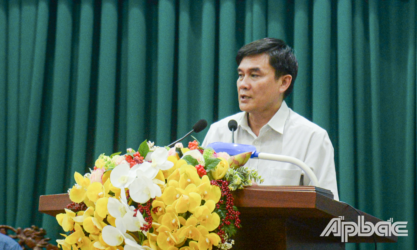 Đồng chí Nguyễn Văn Mười, Ủy viên Ban Thường vụ Tỉnh ủy, Trưởng Ban Nội chính Tỉnh ủy Tiền Giang phát biểu tại hội nghị.