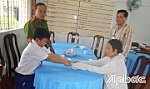 Tiền Giang: Em Phạm Gia Huy trả lại 18,4 triệu đồng cho người đánh rơi