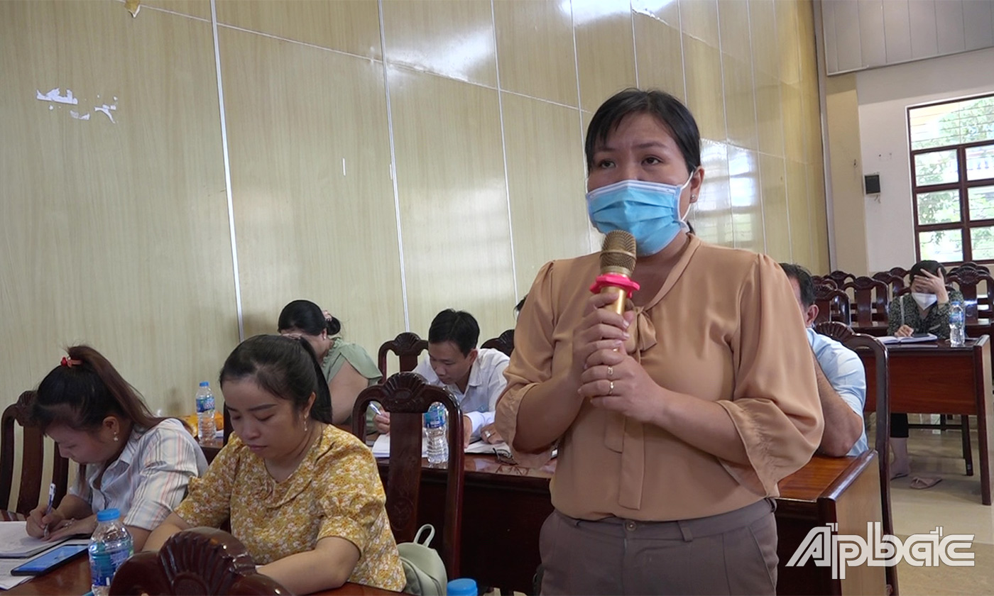 Đại diện lãnh đạo xã Bình Nhì phát biểu tại hội nghị
