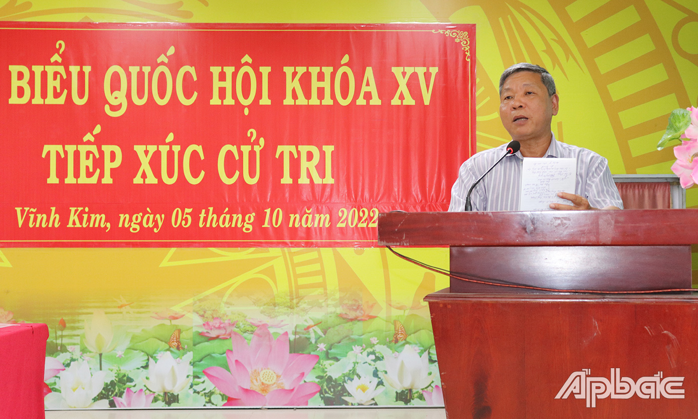 Đại biểu Nguyễn Hoàng Mai trả lời các ý kiến của cử tri