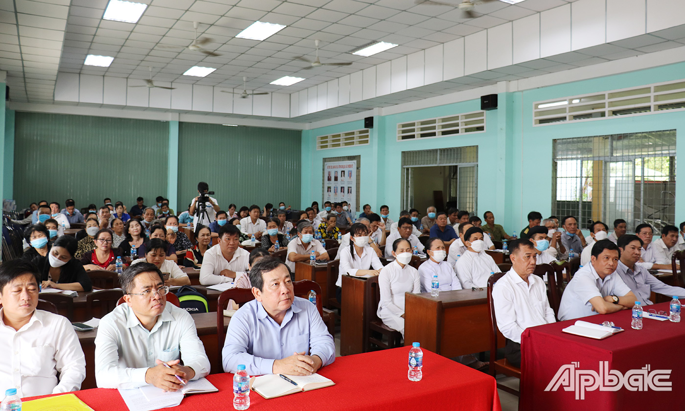 Quang cảnh buổi tiếp xúc