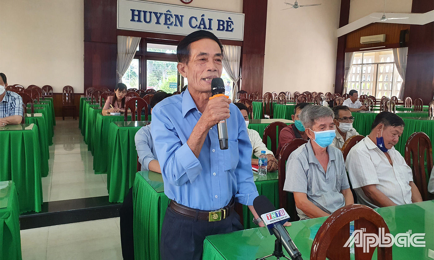 Cử tri huyện Châu Thành phát biểu ý kiến tại buổi tiếp xúc