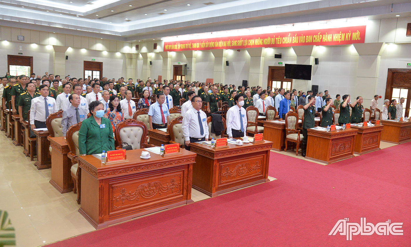 Chào cờ khai mạc Đại hội.