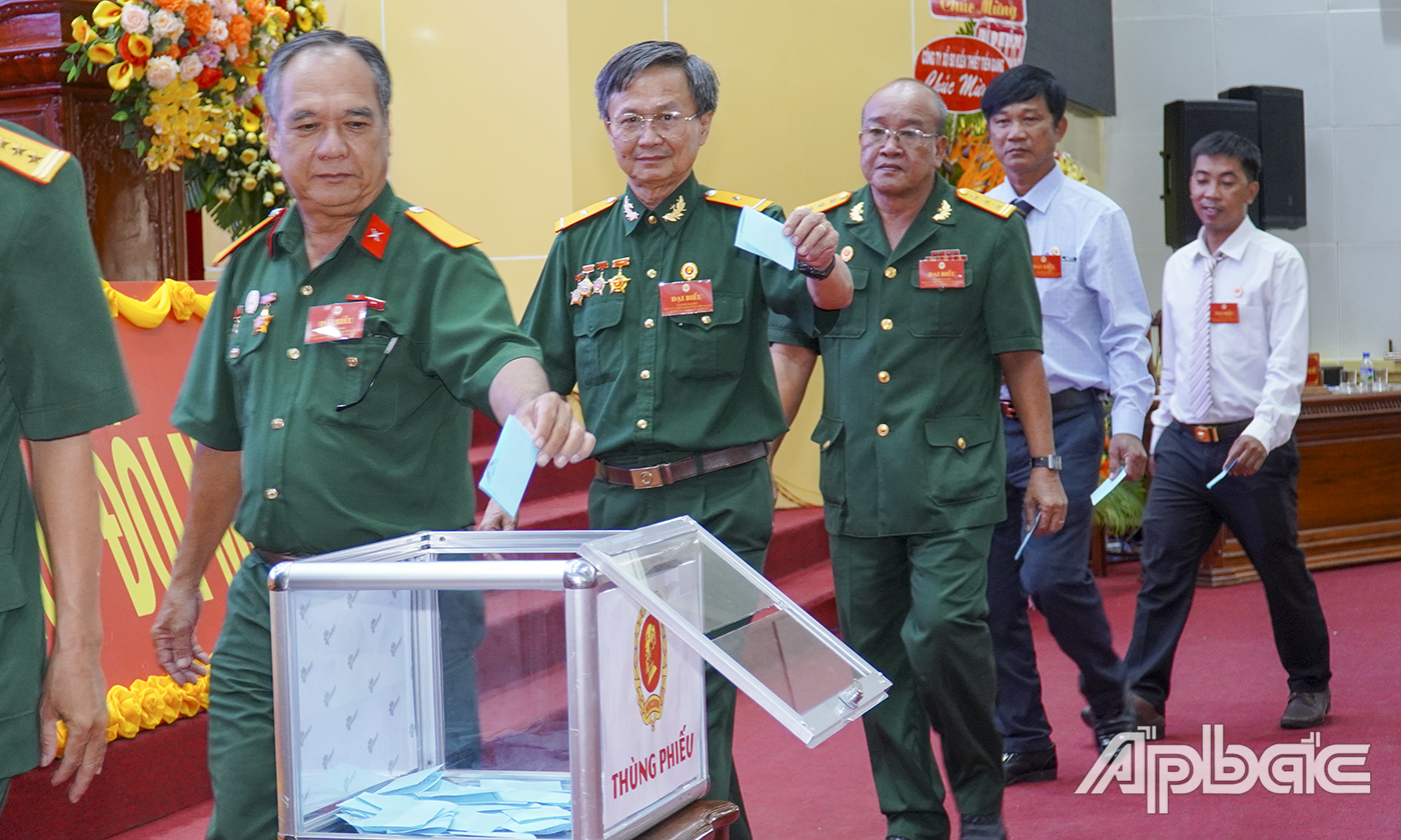 Đại hội bầu Đoàn đại biểu CCB tỉnh tham dự Đại hội đại biểu toàn quốc Hội CCB Việt Nam lần thứ VII.