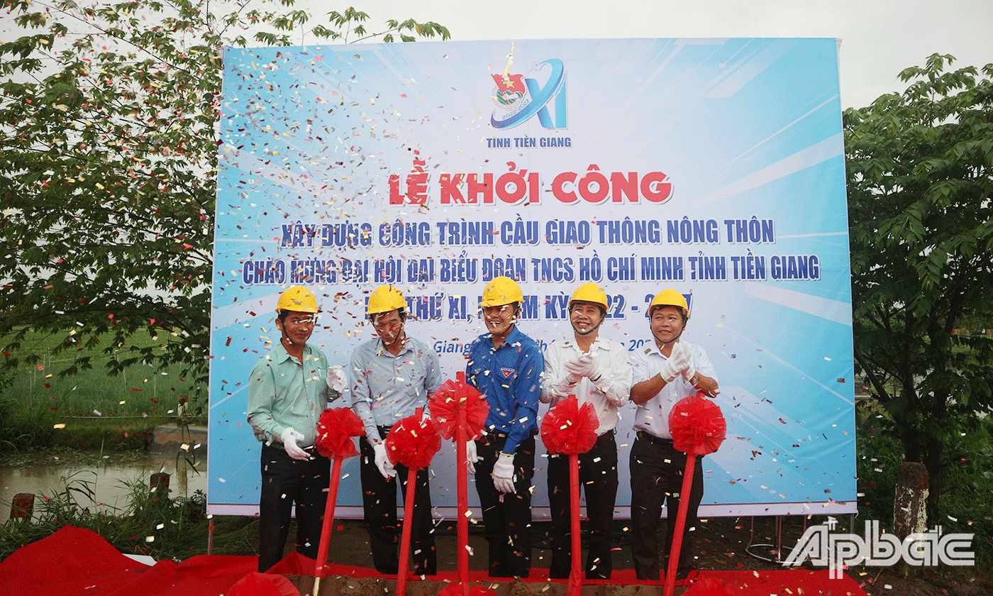 Lễ Khởi công xây dựng cầu giao thông nông thôn tại ấp Long Bình, xã Yên Luông, huyện Gò Công Tây 