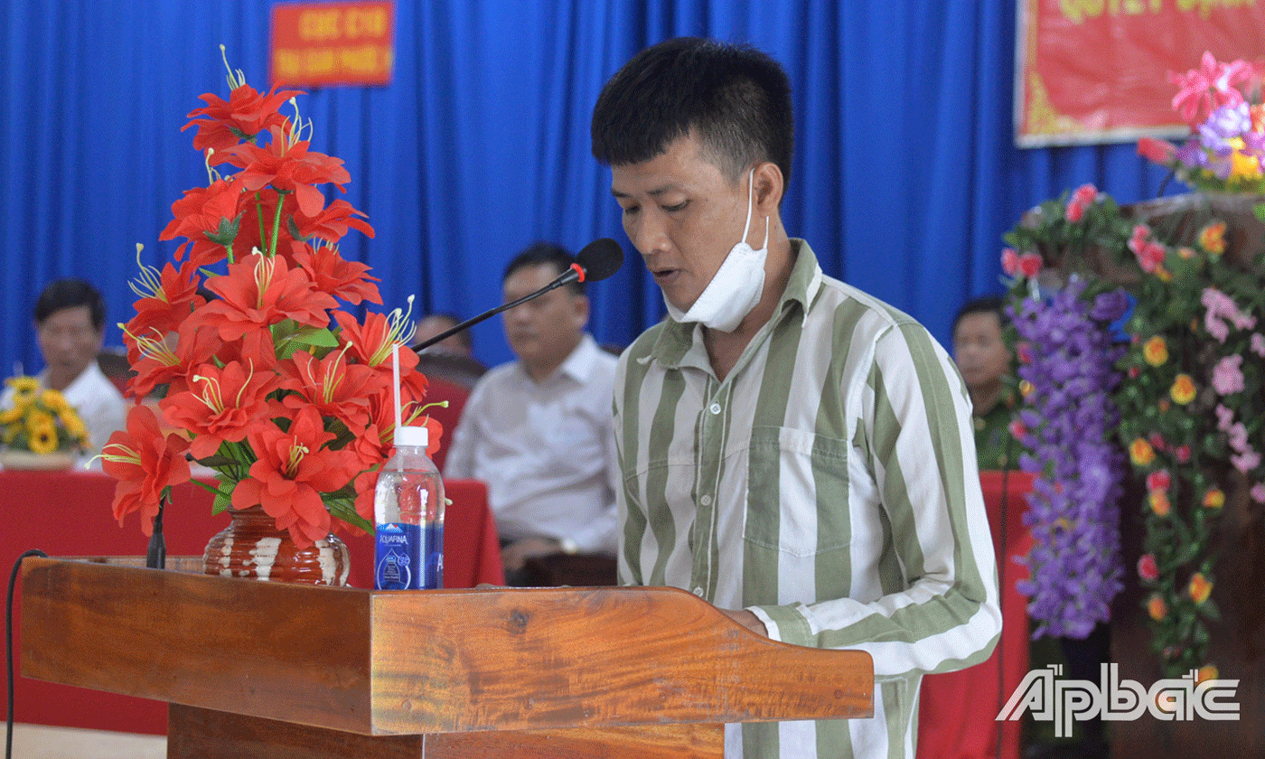 Phạm nhân Lê Văn Lý phát biểu cảm tưởng tại buổi lễ.