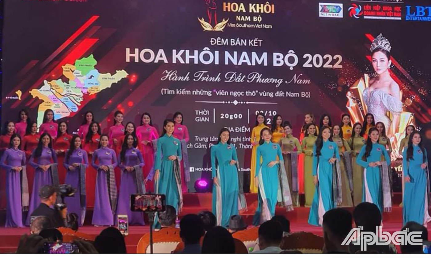 Phần thi trang phục áo dài
