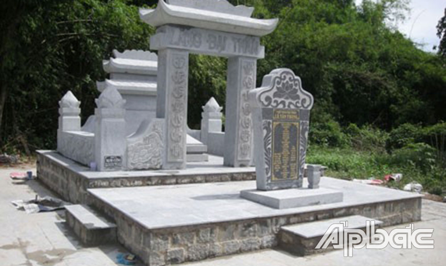 Mộ Lê Văn Phong.