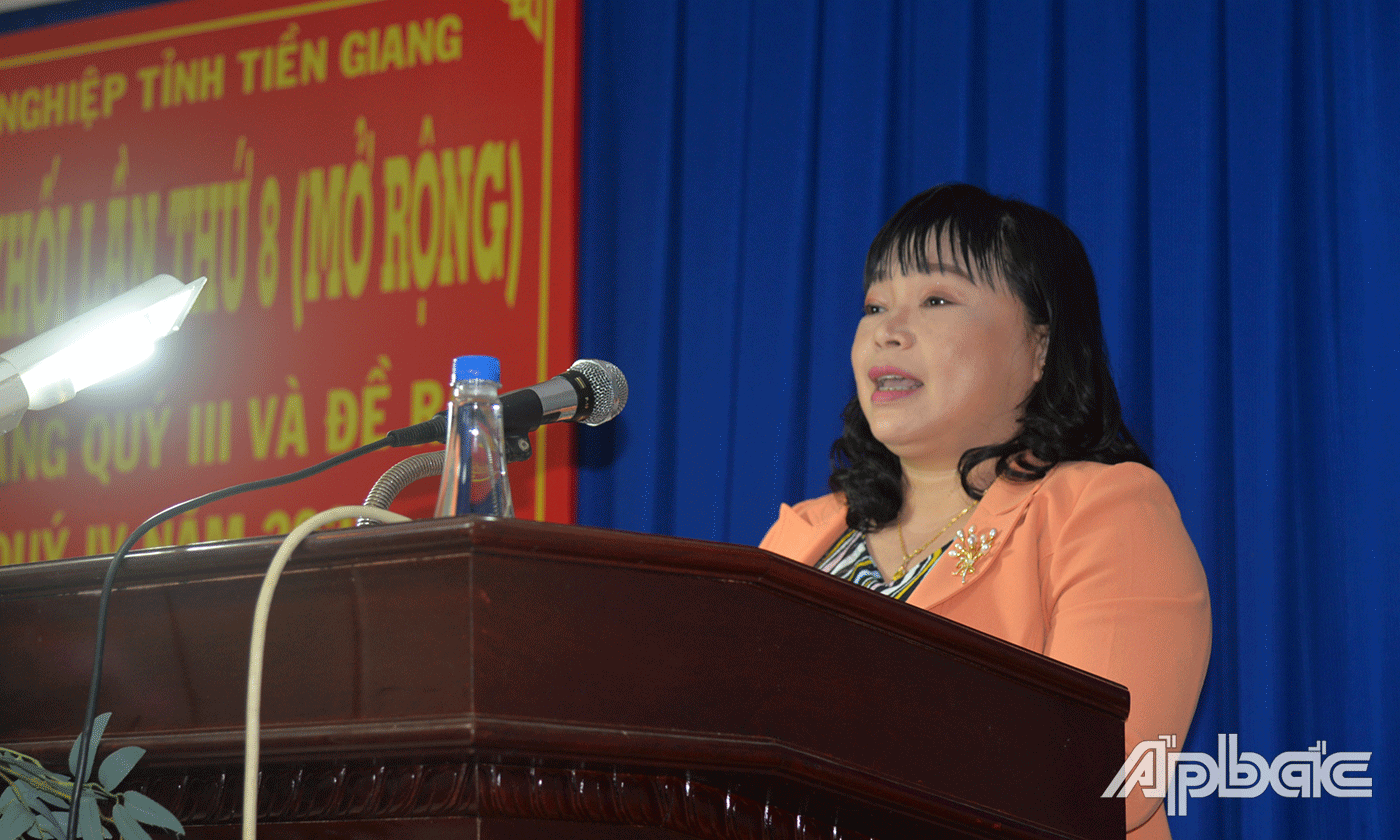 Bí thư Đảng ủy Khối Thái Ngọc Bảo Trâm phát biểu tại hội nghị.