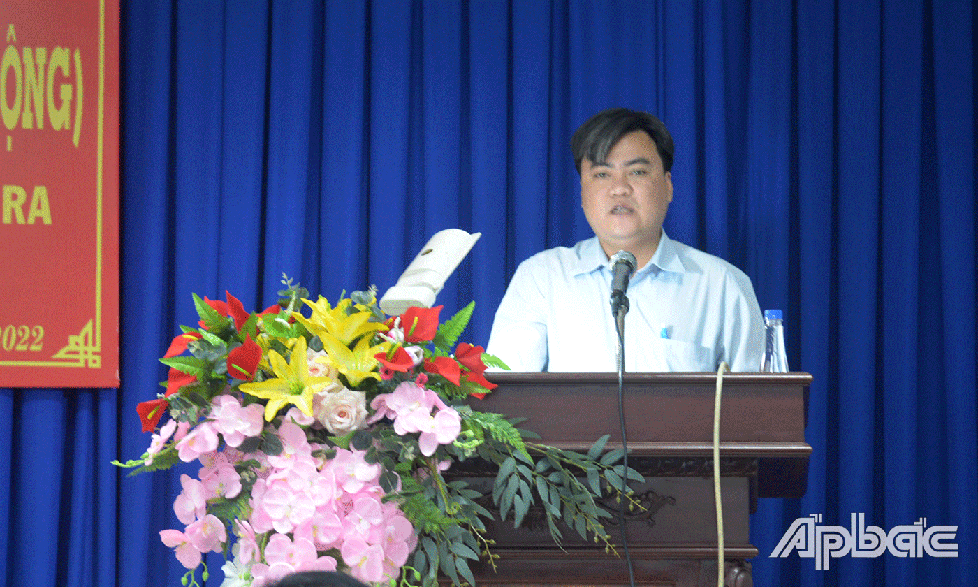 Đại biểu tham luận, đóng góp ý kiến tại hội nghị.
