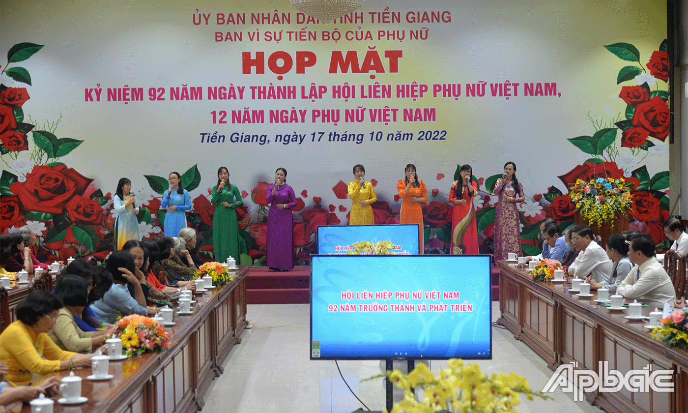 Quang cảnh buổi họp mặt.
