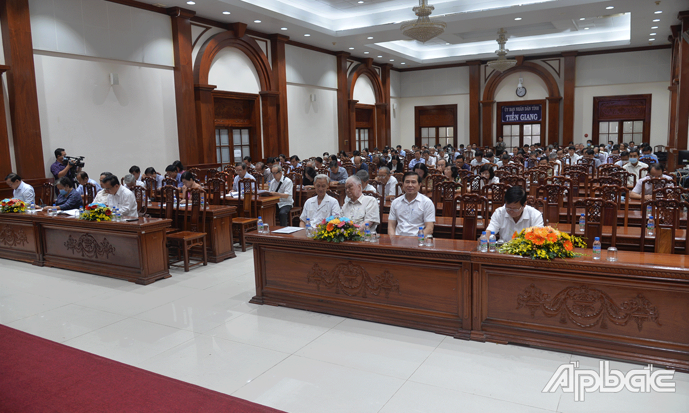 Quang cảnh tại điểm cầu chính Phòng số 2 Trung tâm Hội nghị tỉnh.