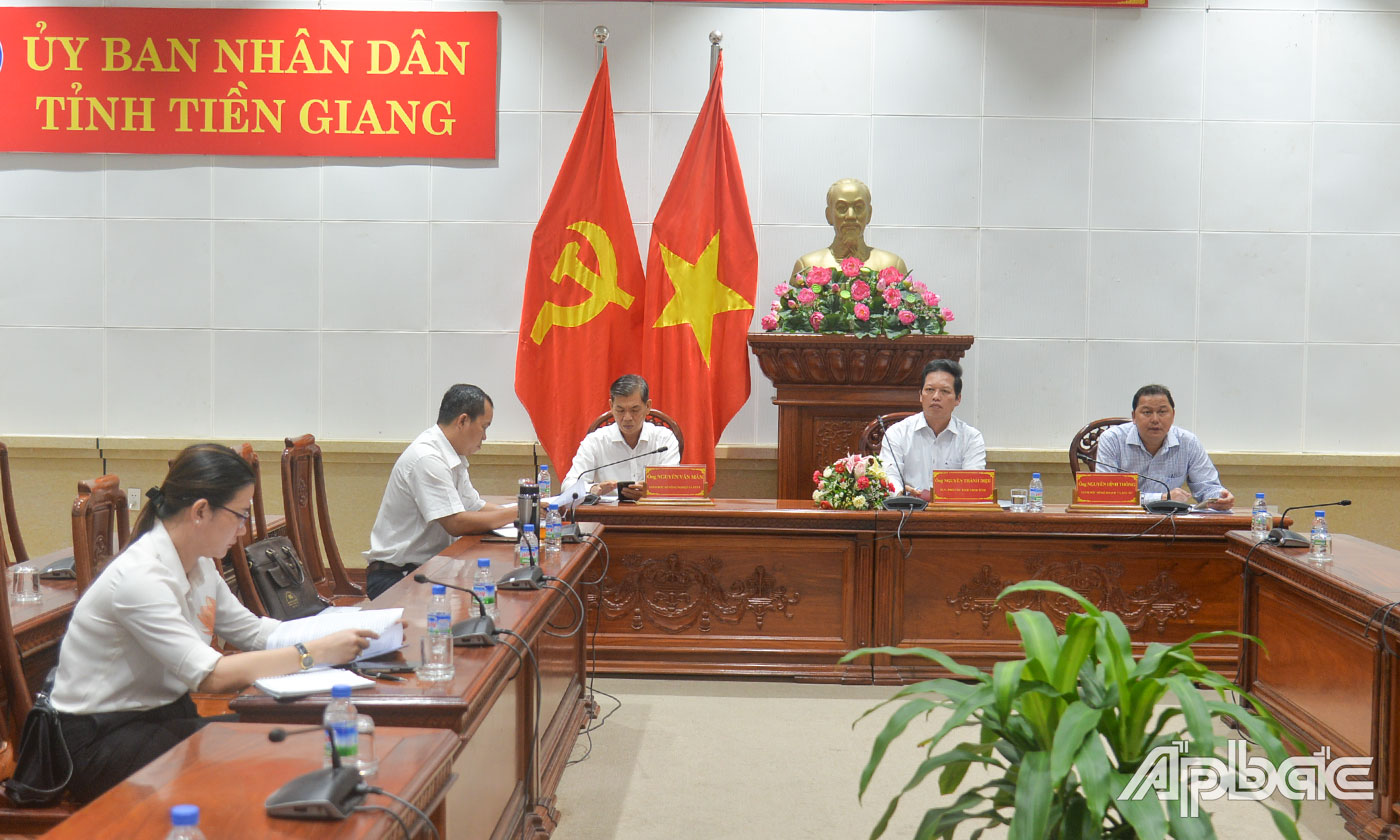 Quang cảnh điểm cầu Tiền Giang.