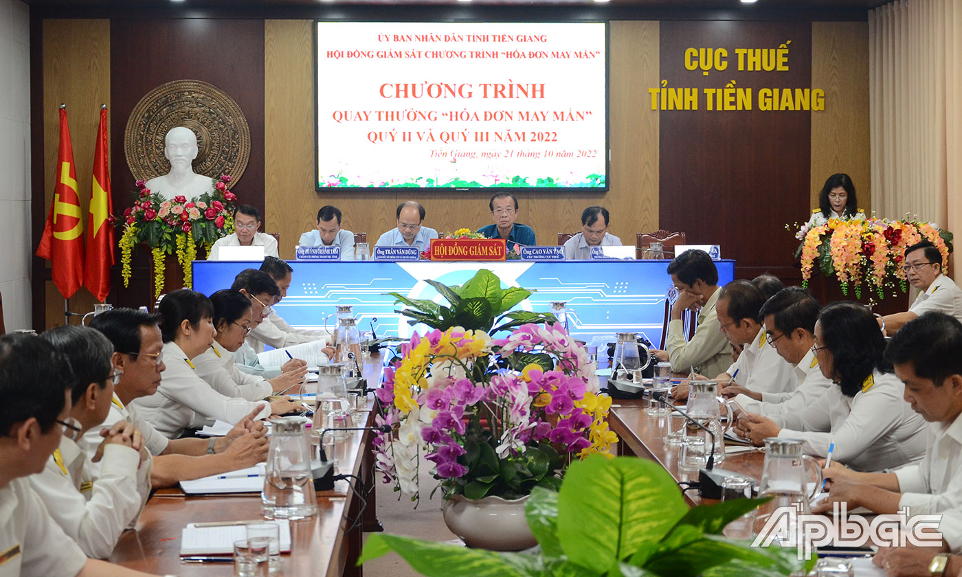 Quang cảnh cuộc họp.