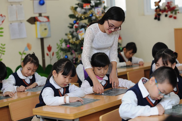 Dạy học đúng, đủ nội dung chương trình môn Toán, Tiếng Việt.