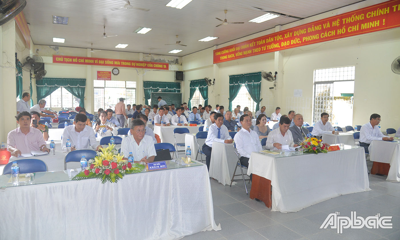 Đại biểu tham dự hội nghị thành lập.