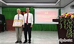 Huyện Châu Thành: Trao 30 Huy hiệu Đảng đợt 7-11