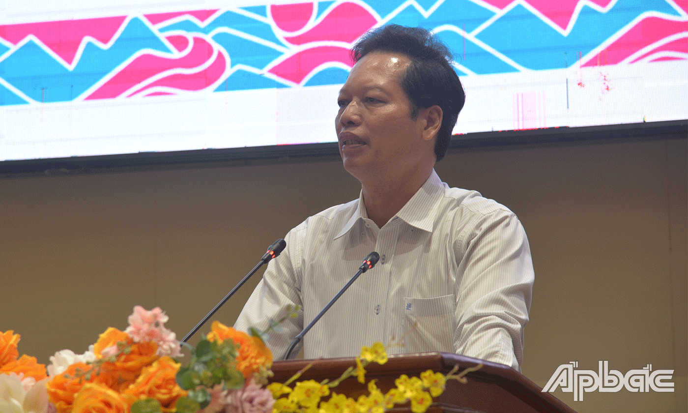Phó chủ tịch UBND tỉnh Tiền Giang phát biểu tại hội thảo.