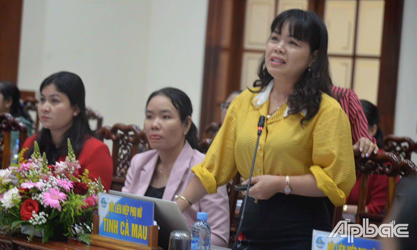 D8ại biểu phát biểu ý kiến tại hội thảo.