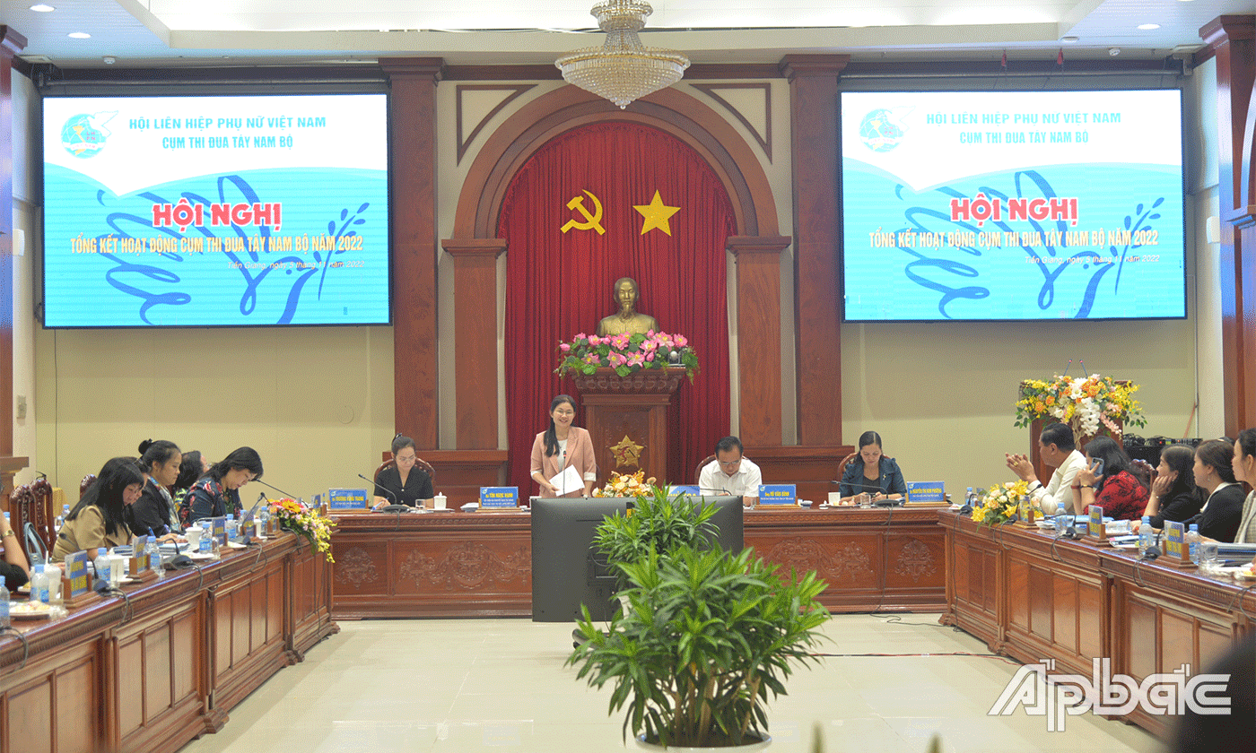 Phó Chủ tịch Hội LHPN Việt Nam Tôn Ngọc Hạnh phát biểu tại hội nghị.