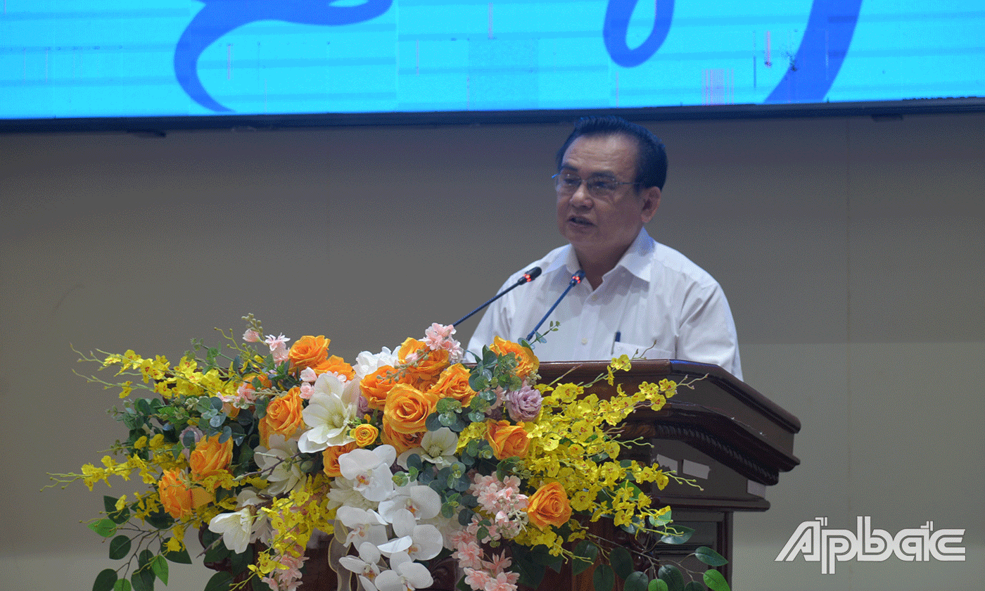 Phó Bí thư Thường trực Tỉnh ủy, Chủ tịch HĐND tỉnh Tiền Giang Võ Văn Bình phát biểu tại hội nghị.