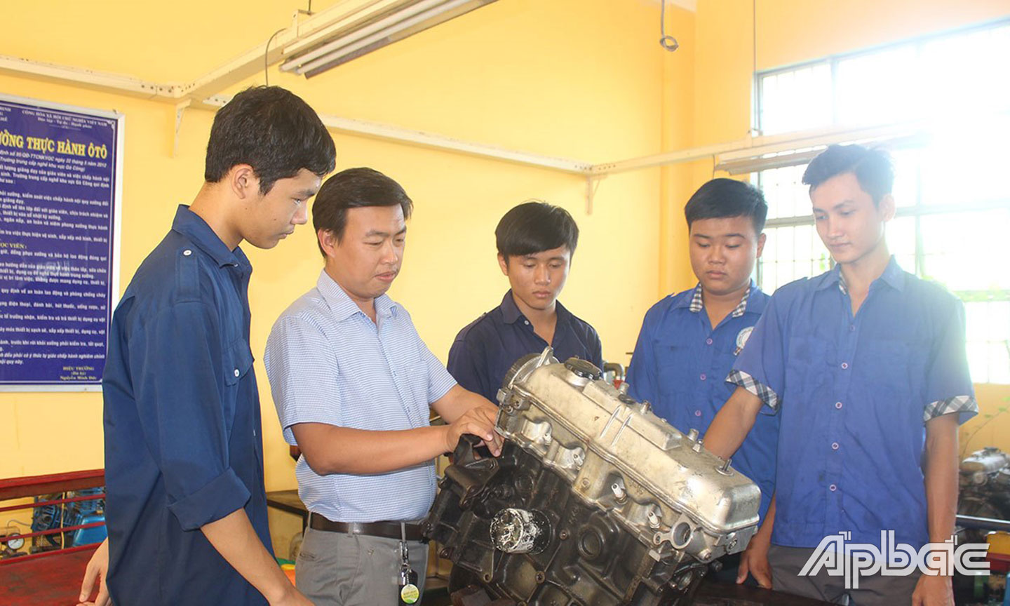 Công tác thực hiện phân luồng HS sau THCS vào các trường nghề tại Tiền Giang đang có những tín hiệu tích cực. (Ảnh chụp tại Trường Trung cấp Gò Công). 