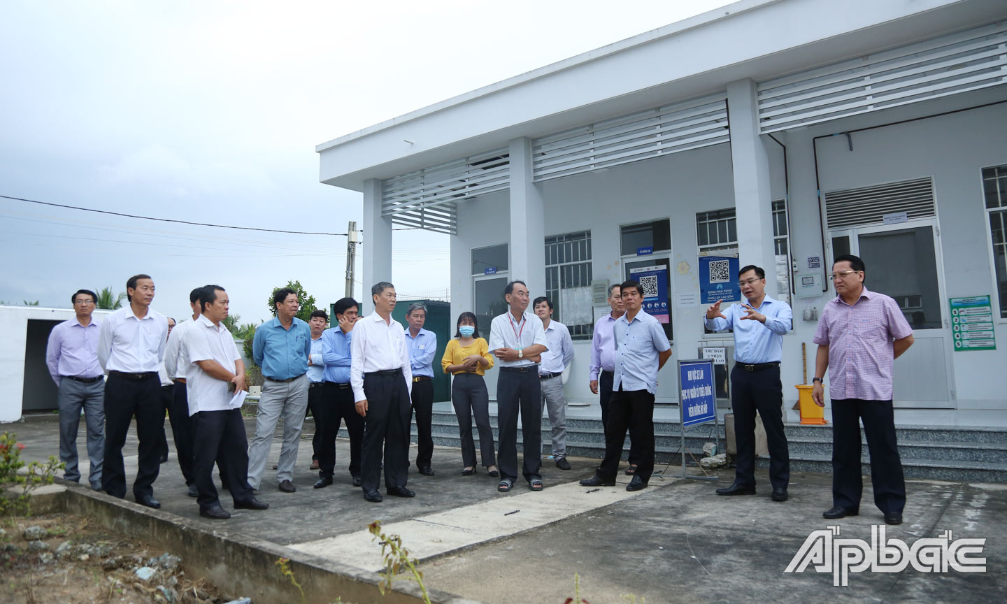 Đoàn lãnh đạo tỉnh Tiền Giang khảo sát quá trình xây dựng NTM của huyện Cai Lậy.