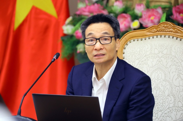 Phó Thủ tướng Vũ Đức Đam trao đổi với lãnh đạo các bộ, ngành về các giải pháp tháo gỡ khó khăn, vướng mắc trong giảng dạy văn hóa ở các trường nghệ thuật, trường nghề - Ảnh: VGP/Đình Nam