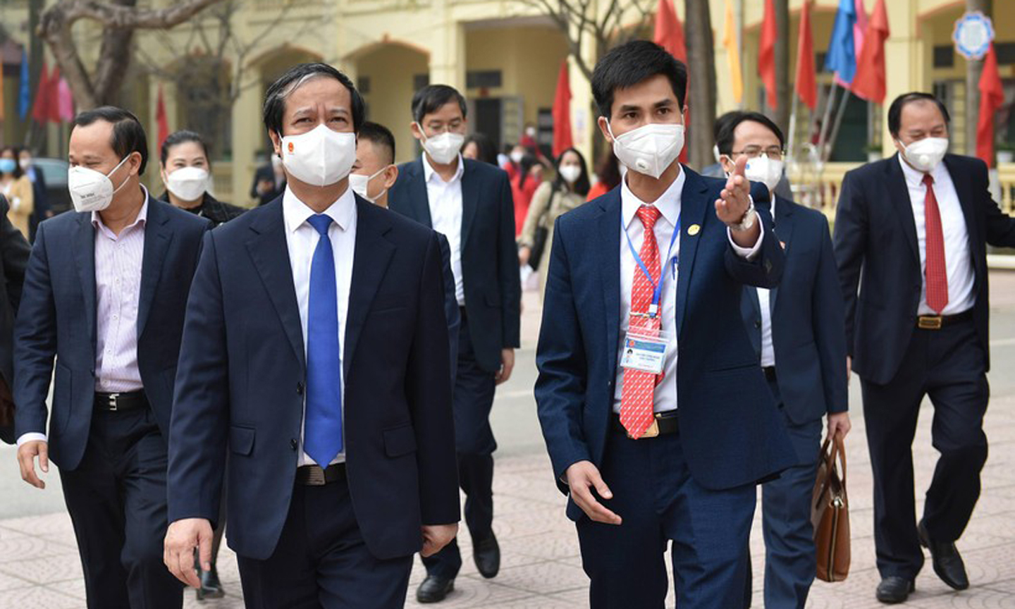 Bộ trưởng Nguyễn Kim Sơn thăm Trường THCS Thân Nhân Trung (Việt Yên – Bắc Giang) nhân chuyến làm việc tại Bắc Giang năm 2021.