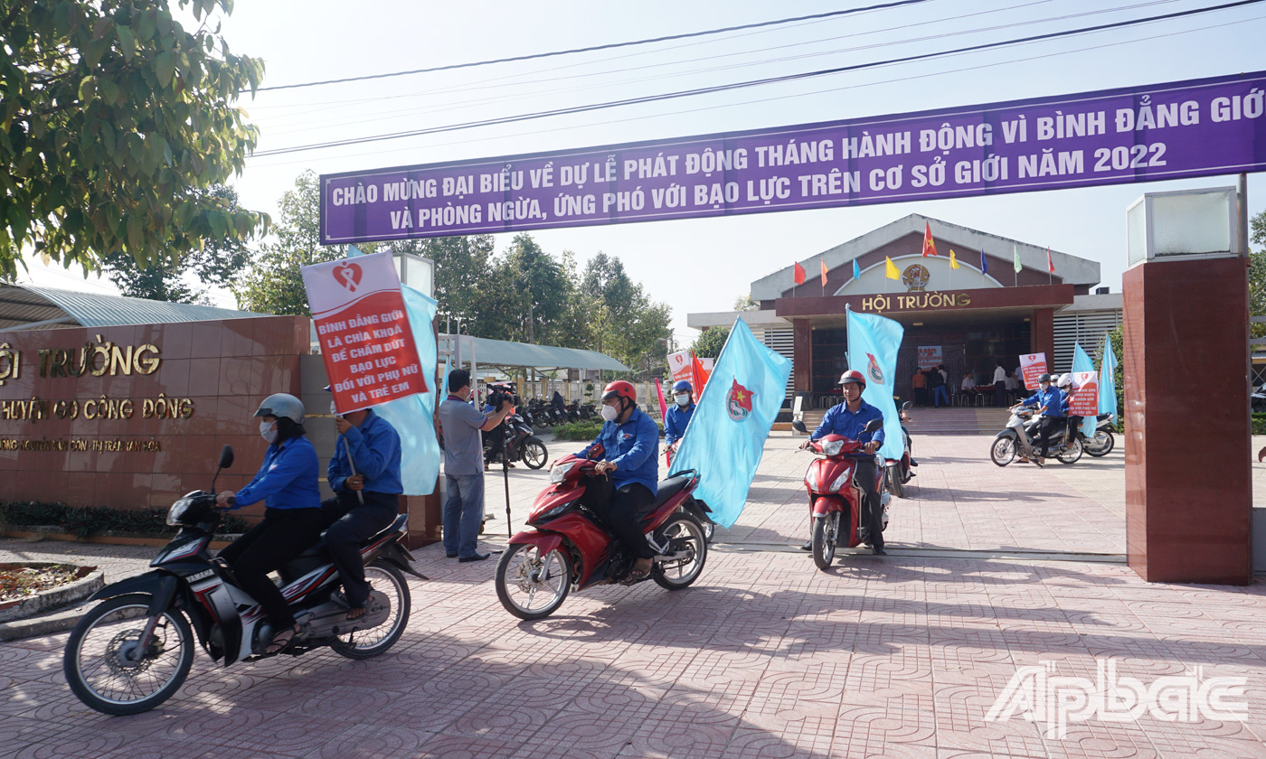Chạy diễu hành phát động Bình đẳng giới và phòng ngừa ứng phó với bạo lực trên cơ sở giới năm 2022 trên các tuyến đường huyện Gò Công Đông