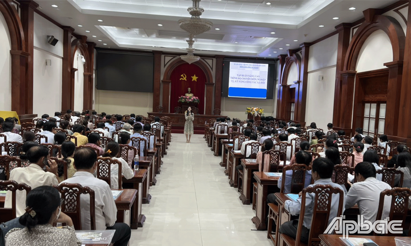 Quang cảnh buổi tập huấn.