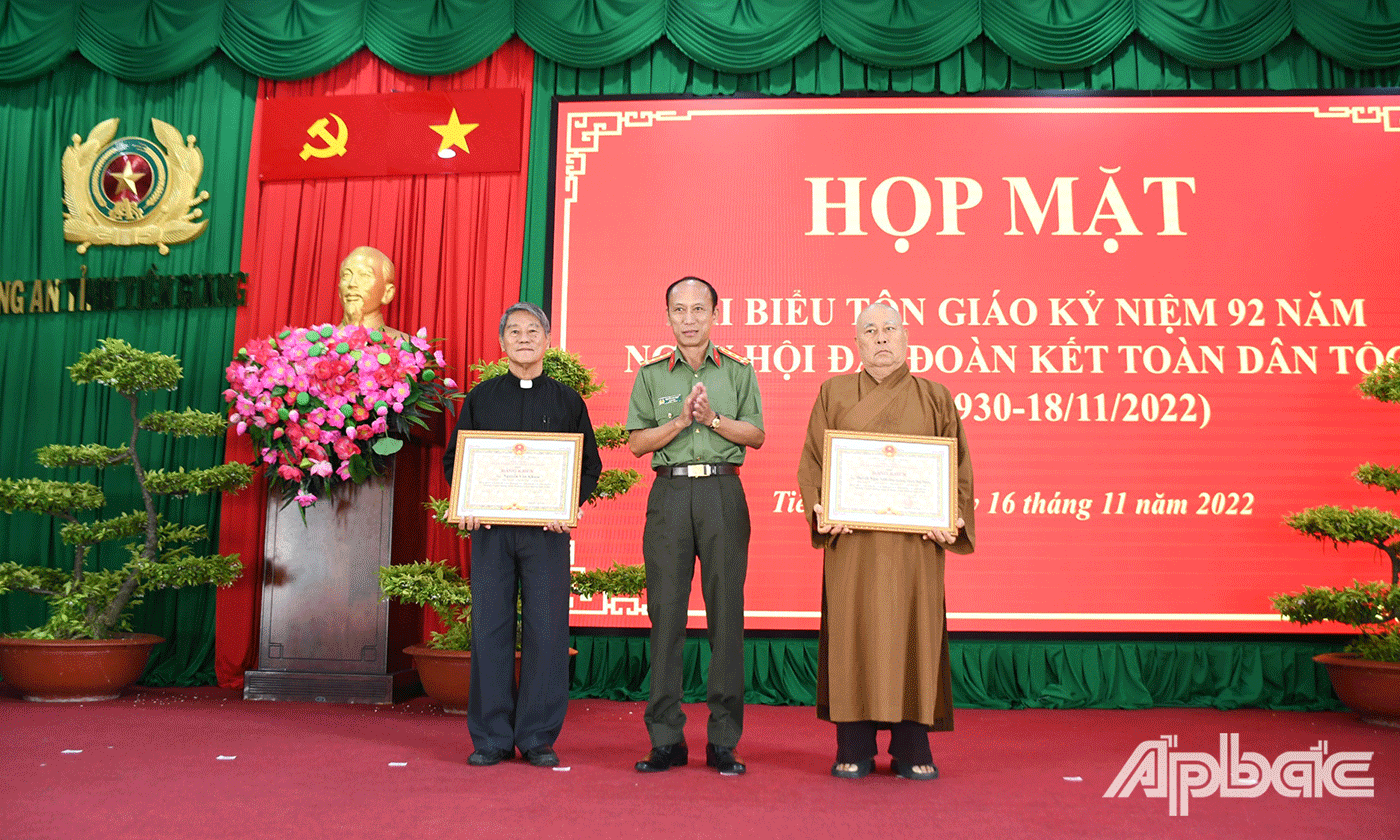 2 cá nhân nhận Bằng khen của Chủ tịch UBND tỉnh Tiền Giang