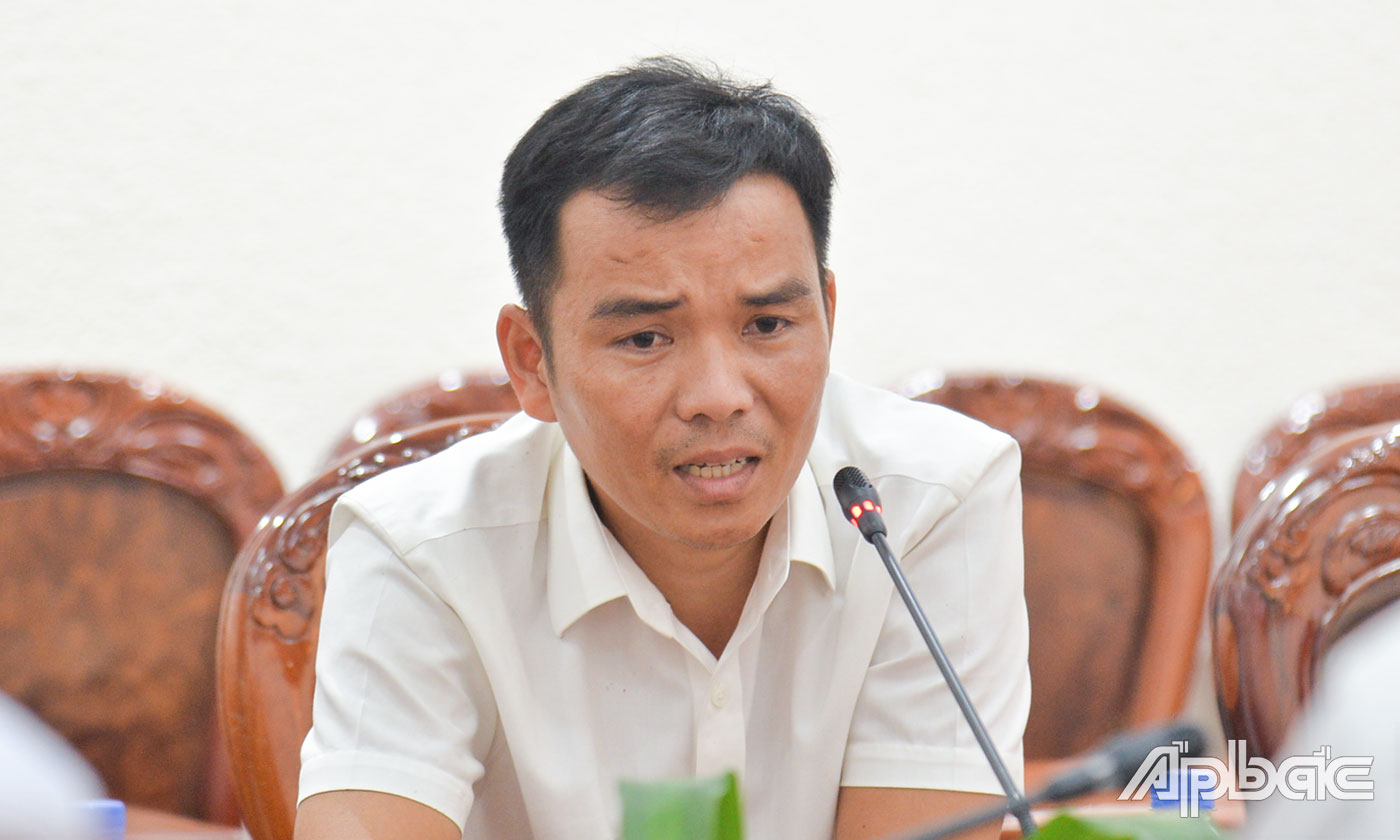 Ông Nguyễn Trung Tín phát biểu ý kiến tại buổi tiếp xúc, đối thoại.