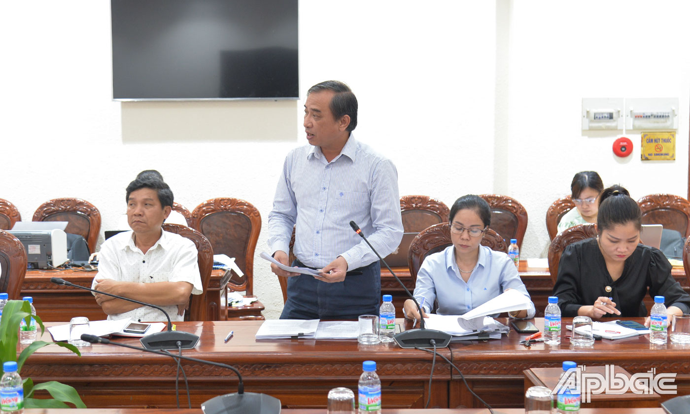 Phó Chủ tịch UBND TP. Mỹ Tho Nguyễn Hữu Đức phát biểu ý kiến tại buổi tiếp xúc, đối thoại.