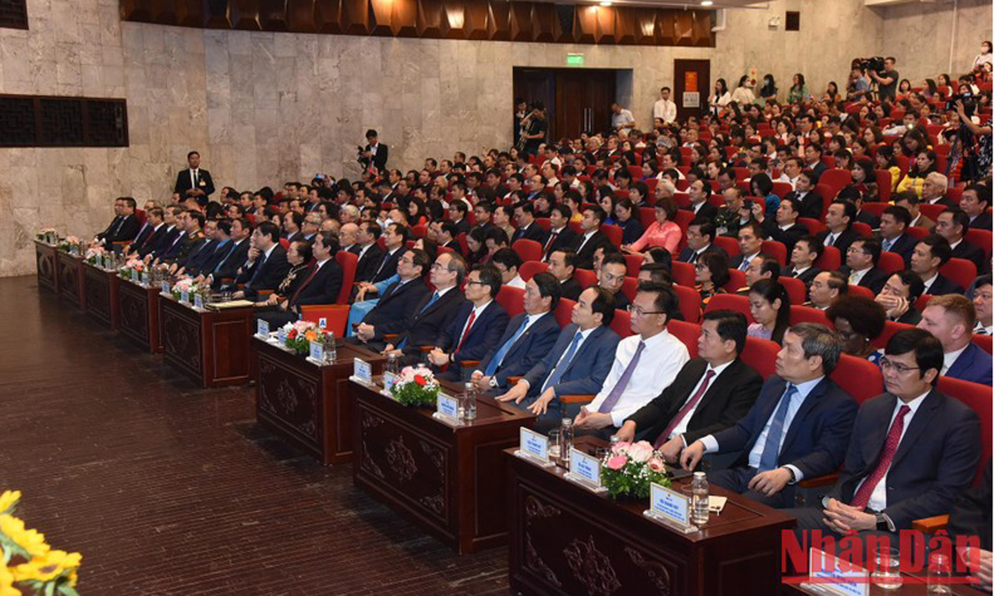 Thủ tướng Phạm Minh Chính và các đại biểu tham dự buổi lễ.