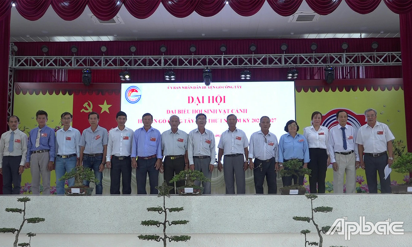 Ban Chấp hành nhiệm kỳ mới ra mắt đại hội