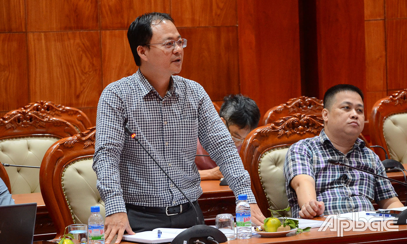 Thành viên Đoàn kiểm tra phát biểu ý kiến.
