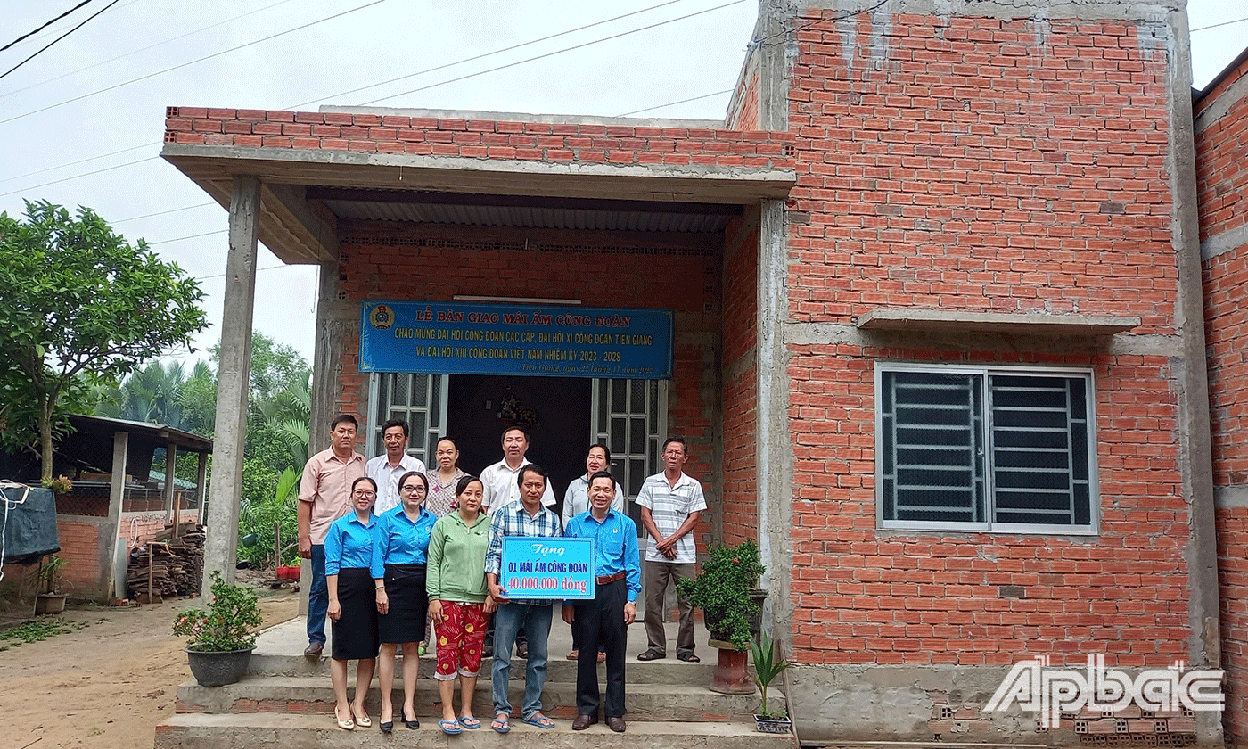 Lễ trao Mái ấm Công đoàn cho anh Nguyễn Minh Trí