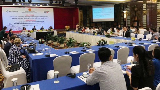 Đông đảo chuyên gia tham gia hội thảo.