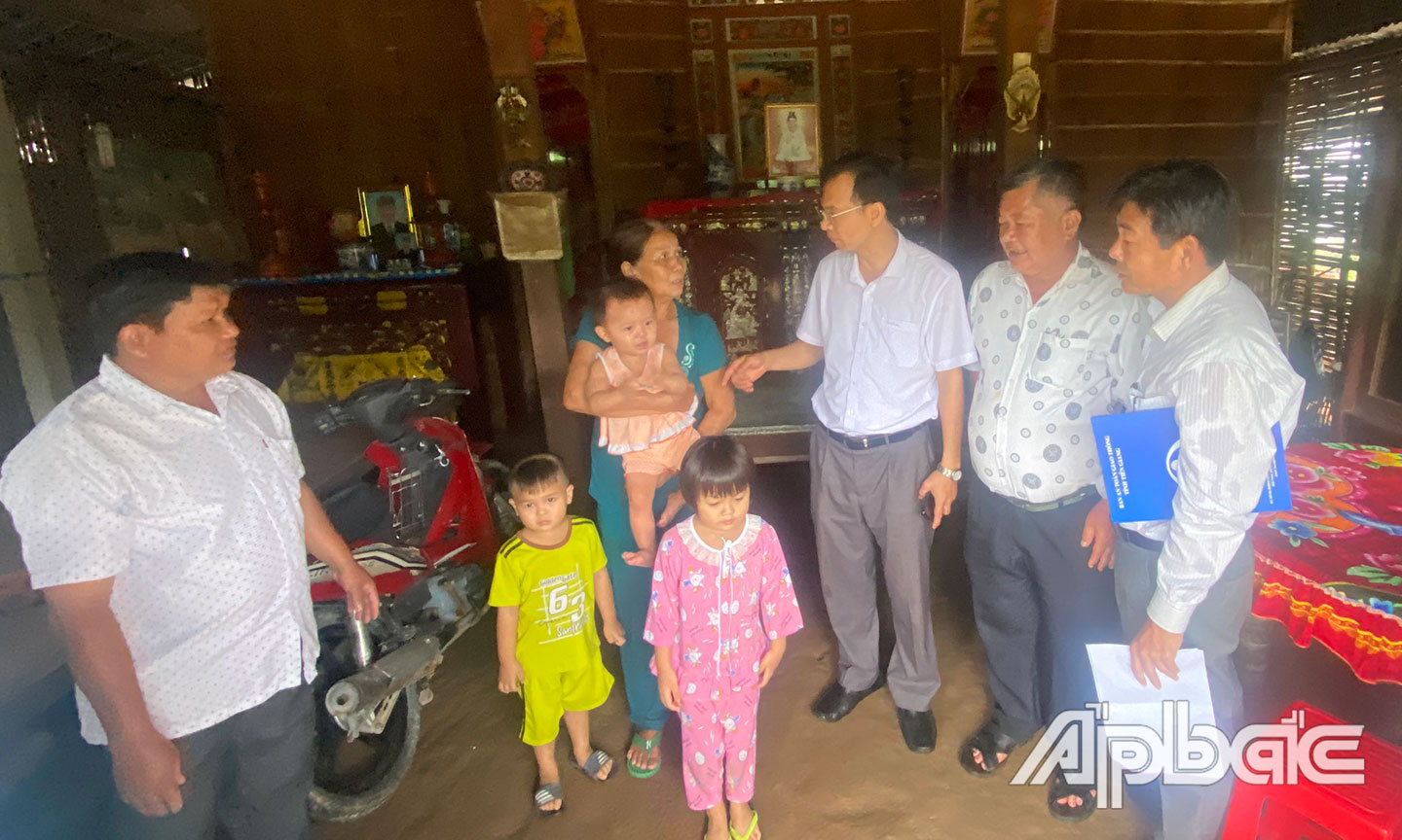 Đoàn đến thăm hỏi gia đình tử vong do TNGT ở xã Thân Cửu Nghĩa, huyện Châu Thành.