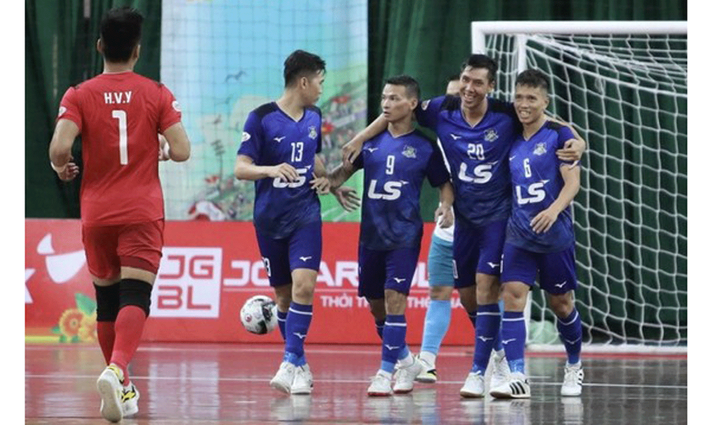 Các cầu thủ Thái Sơn Nam đang bước vào vòng đấu loại trực tiếp ở Cúp futsal quốc gia 2022. ẢNH: ANH TRẦN