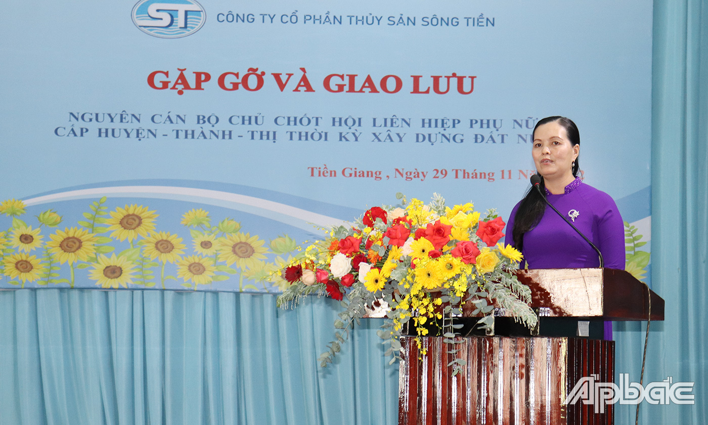 Đại diện Hội LHPN tại các thời kỳ có những chia sẻ tại buổi giao lưu và gặp gỡ.