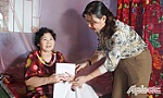 Tặng quà cho người khuyết tật có hoàn cảnh khó khăn