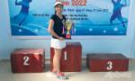 Mê tennis và thích làm từ thiện