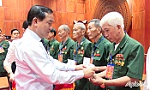 Lãnh đạo tỉnh tặng quà chiến sĩ và thân nhân chiến sĩ tham gia trận Ấp Bắc